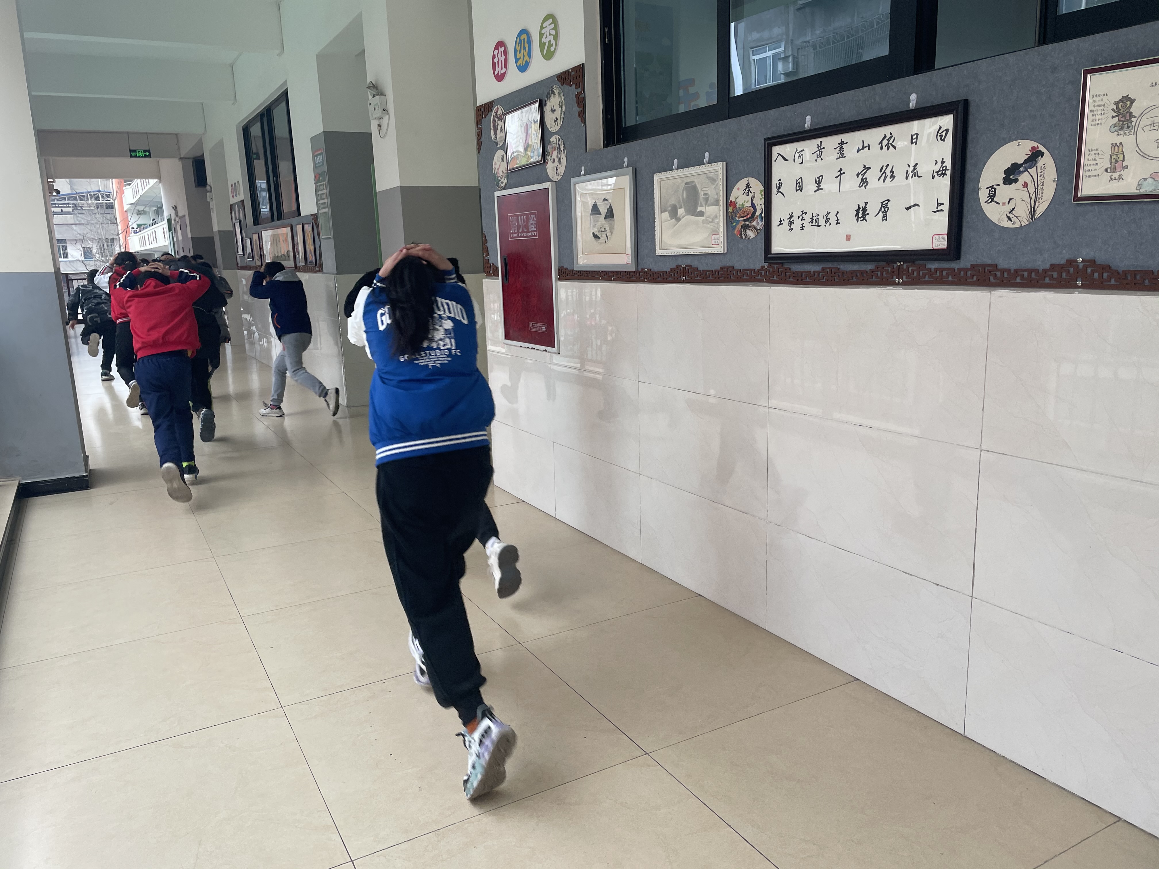 江安县东城小学校开展防震减灾应急疏散演练