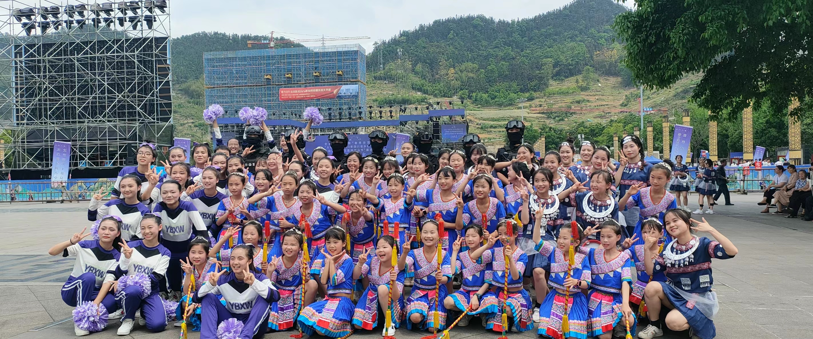 非遗“莲枪”进花山 五育并举展风采  ——金鹅民族小学组织学生参加兴文县花山节开幕式