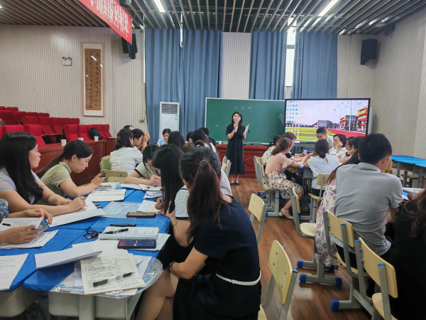 名家导师示范引领 学员同伴交流展示——翠屏区举行第四届小学语文骨干教师培训