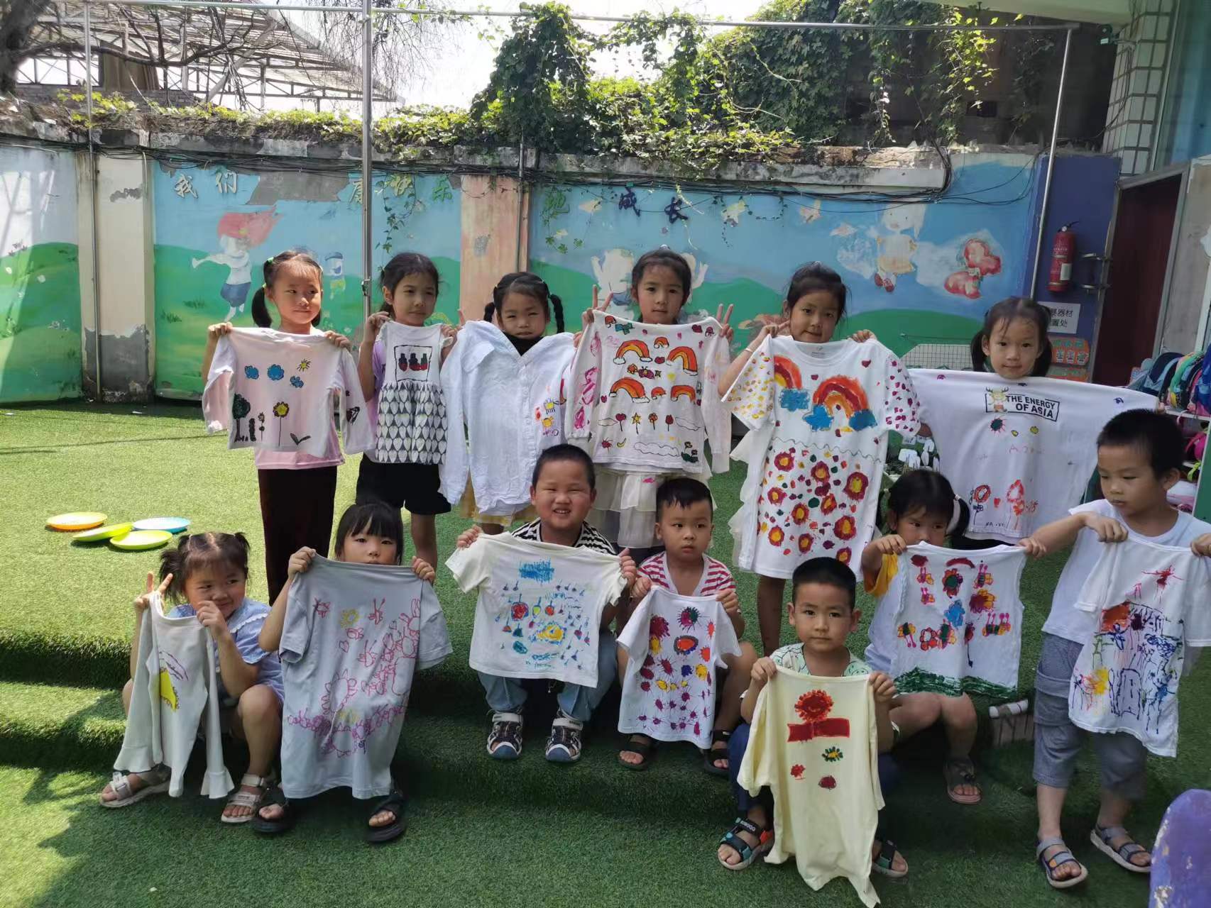 环保小达人  旧衣展新颜