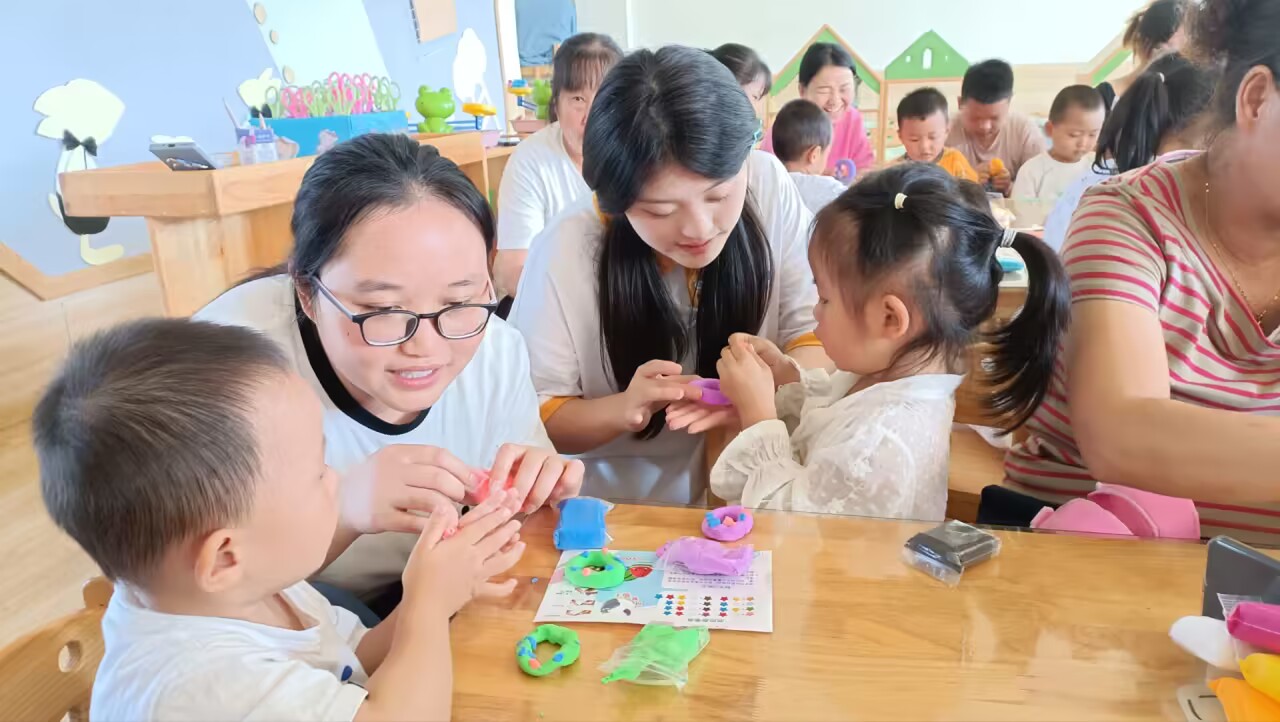 亲子活动. 亲子活动.