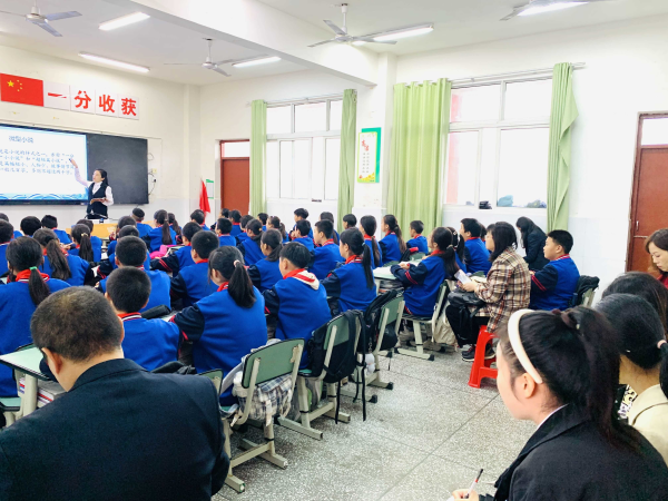 有“视”有“导”，助力牟坪——记翠屏区师培中心视导牟坪镇中心小学校