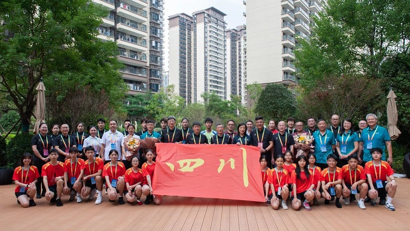 余孝其在广西看望慰问第一届全国学生（青年）运动会四川代表团