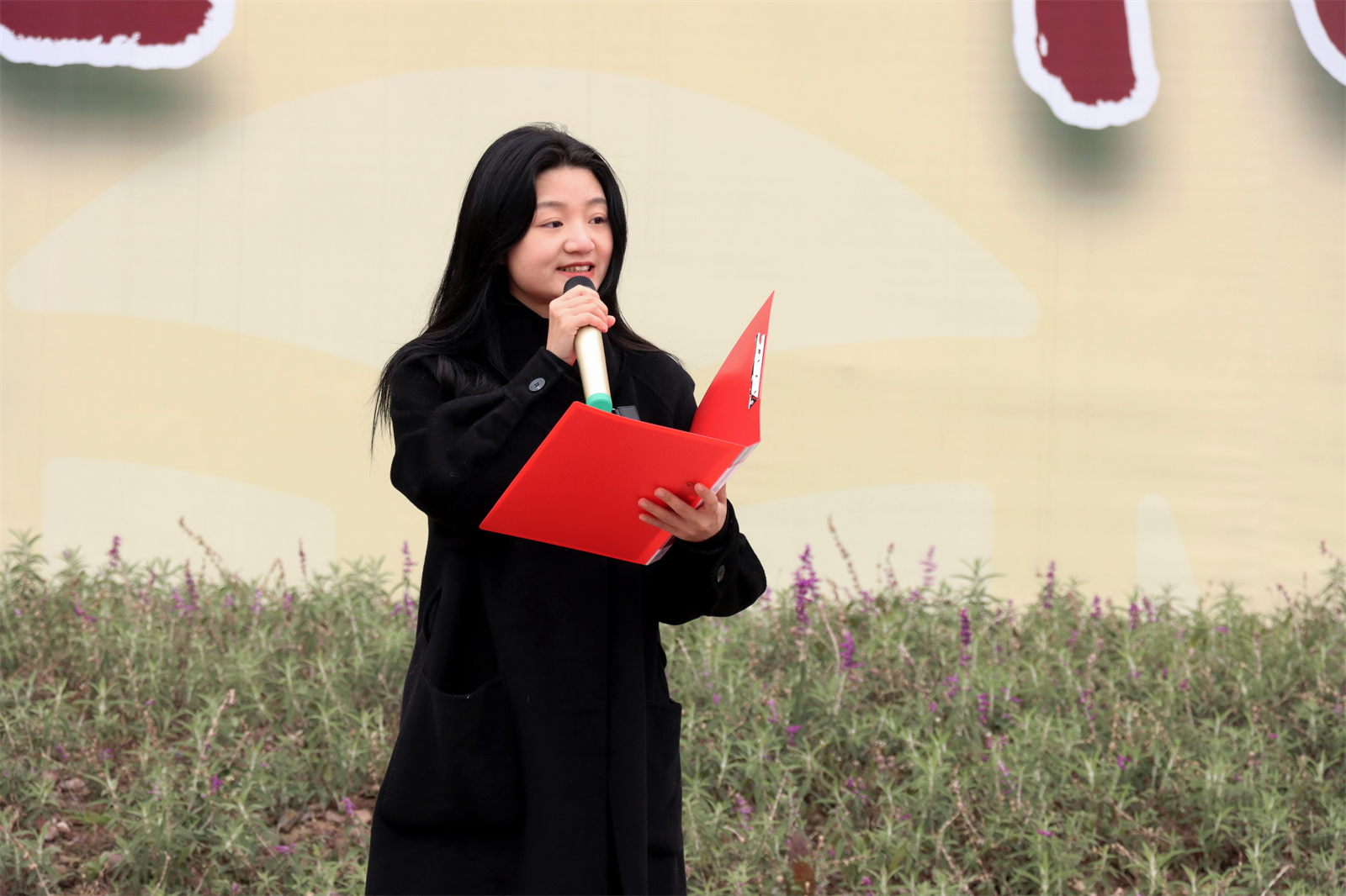 教师代表王雪茹发言