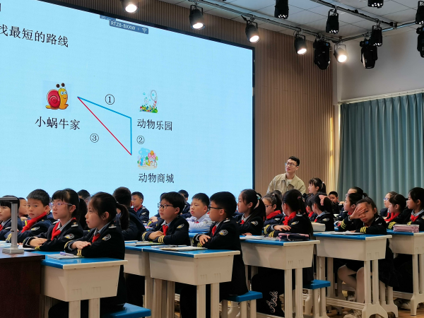 研读教材 深耕课堂——翠屏区小学四年级数学“图形与几何”教学研讨暨义务教育质量监测分析活动