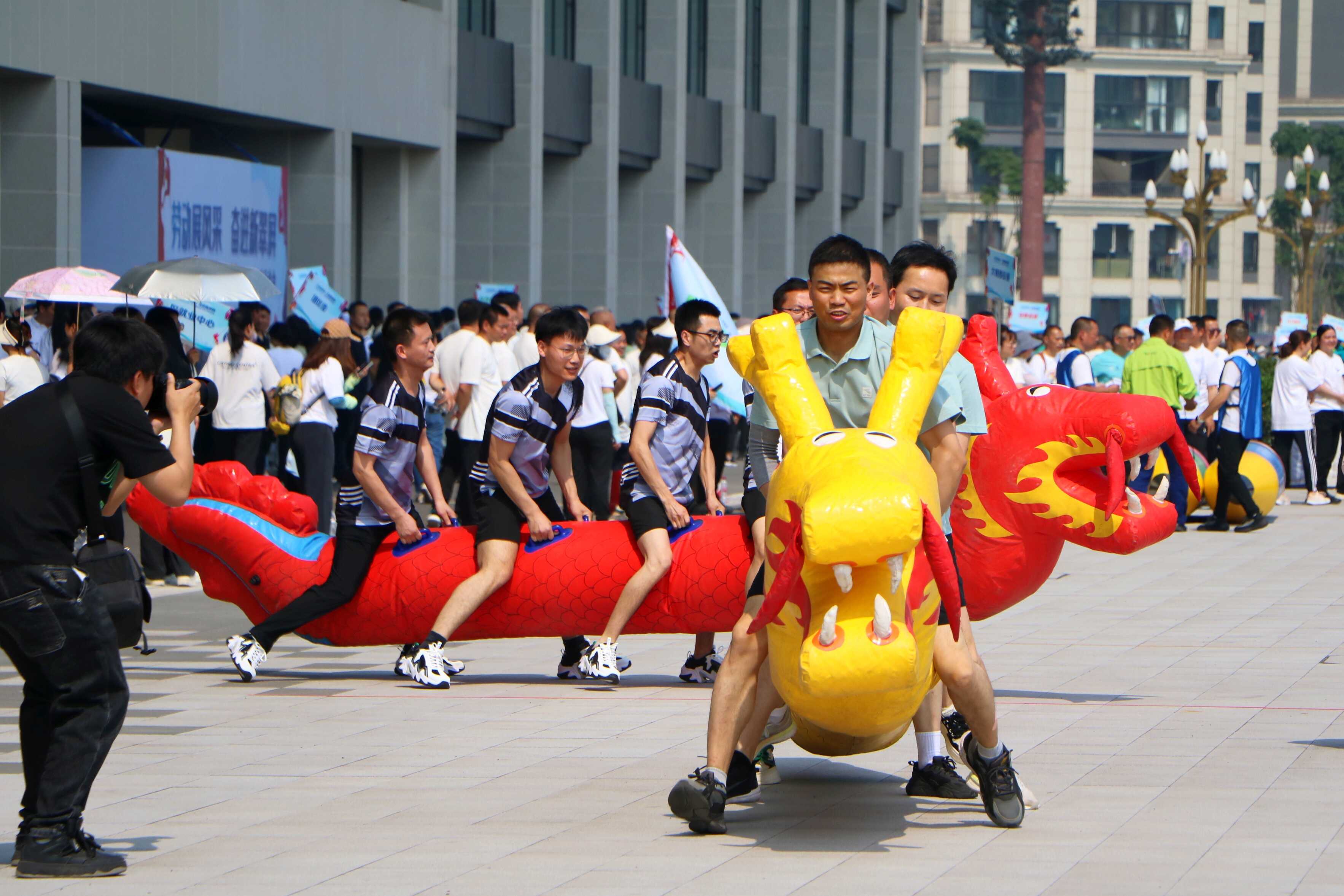翠屏区庆“五一”干部职工运动会趣味十足