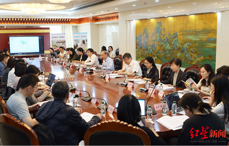 教育部：将推进公办幼儿园教师和管理人员纳入编制管理、教师同工同酬