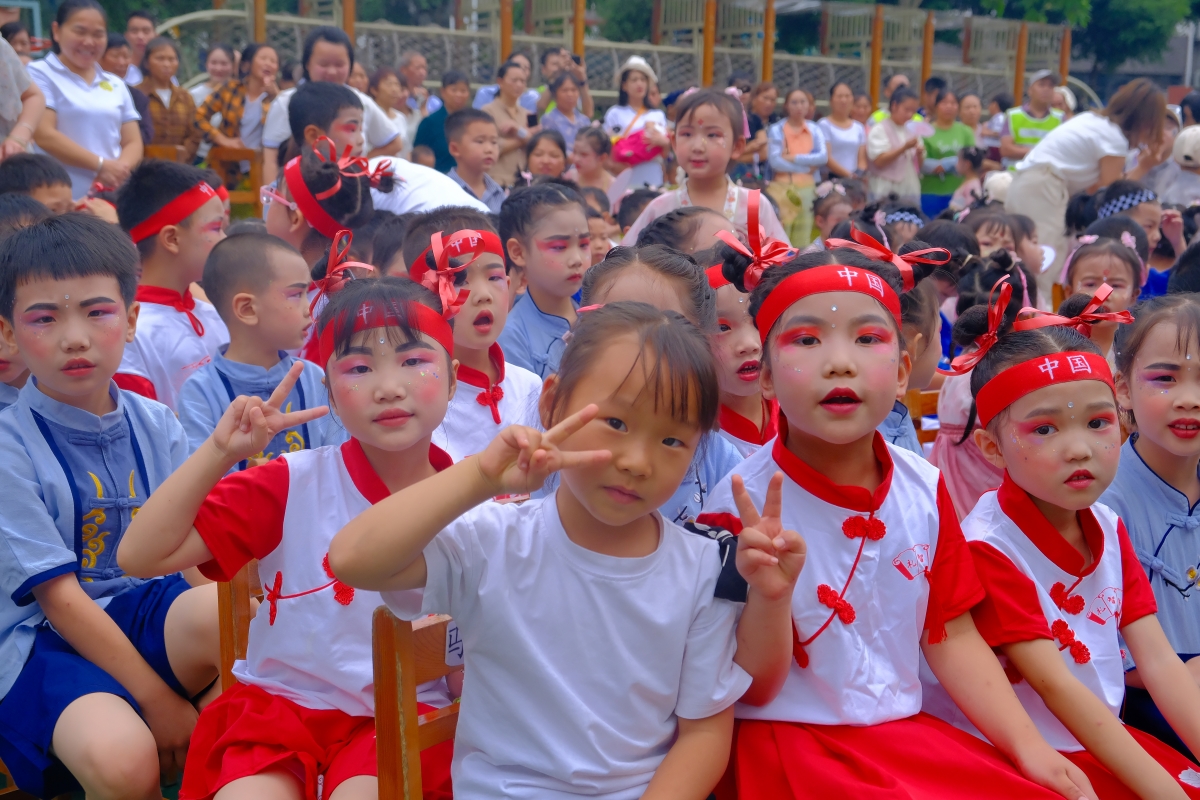 五育融合助梦起航 缤纷童年快乐飞扬  ——大河中心幼儿园六一儿童节活动
