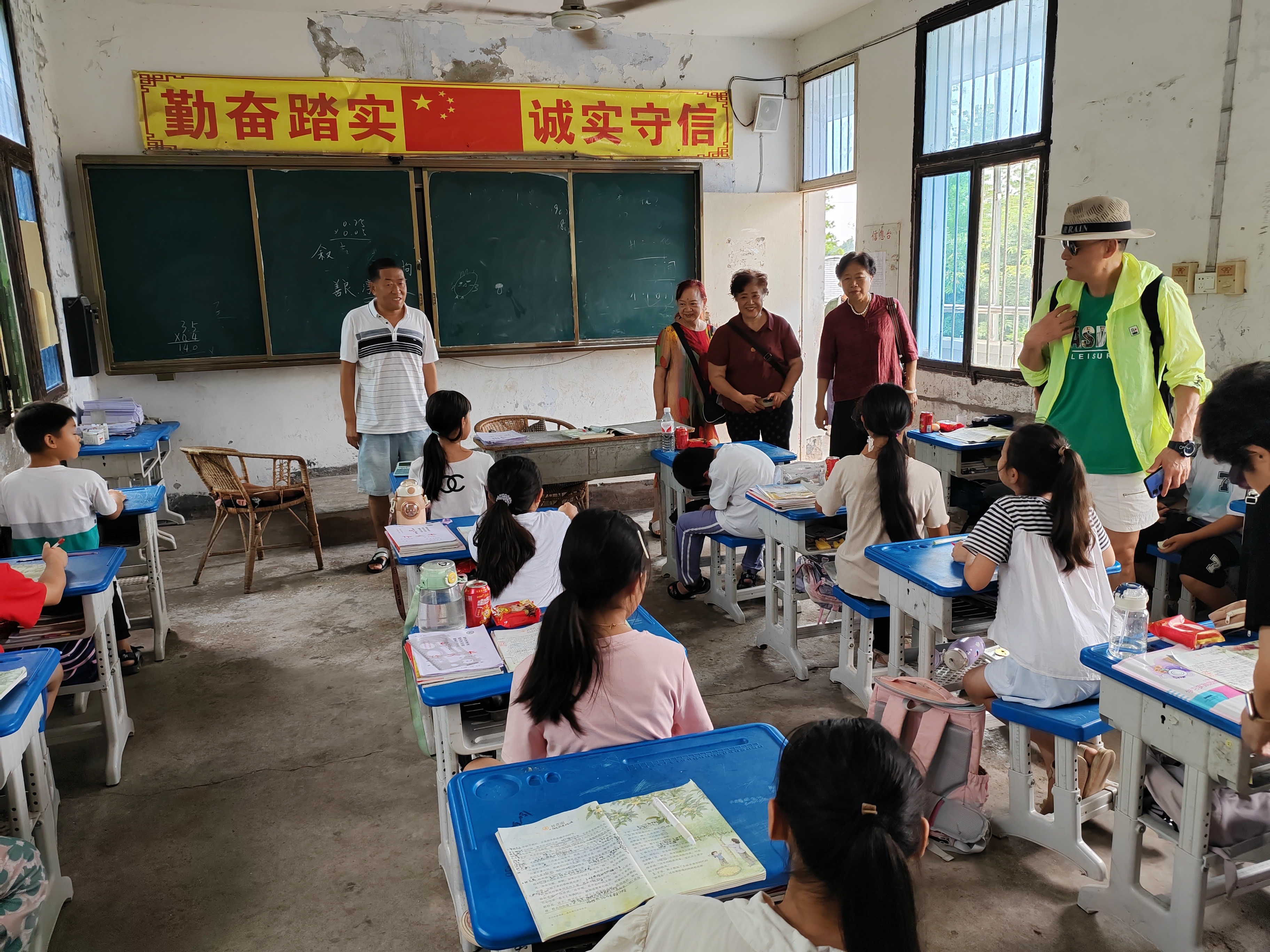 关爱留守儿童  播撒爱心阳光