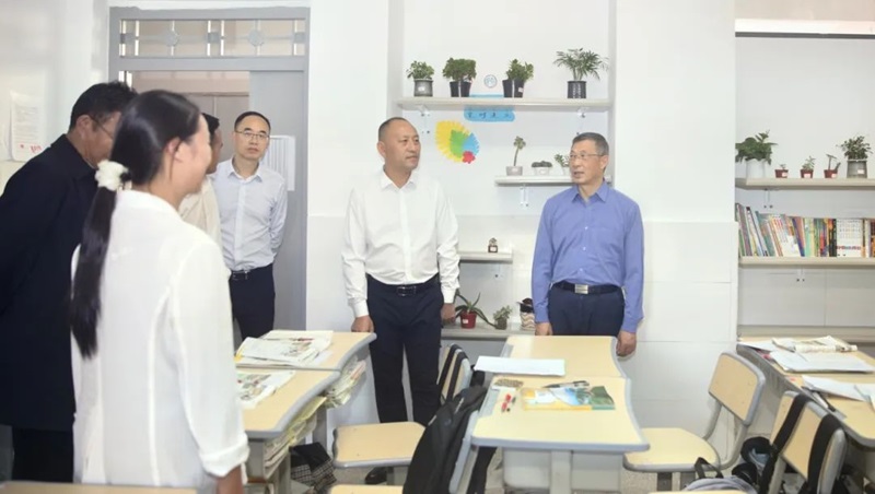 余孝其赴雷波县开展定点帮扶工作