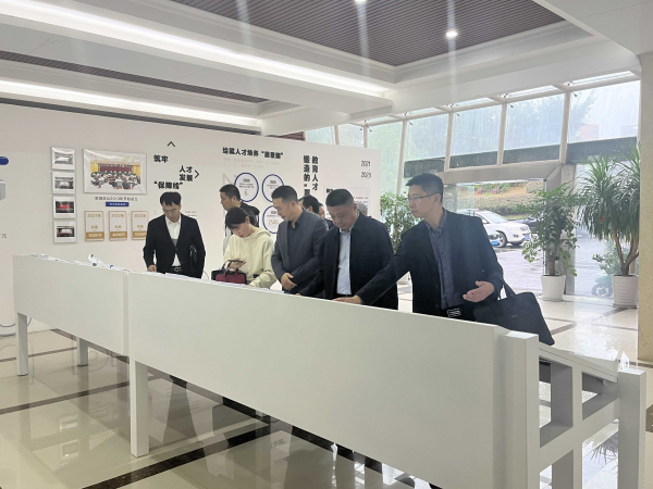 宜宾市教体局、市师培中心到翠屏区调研指导教师培训工作