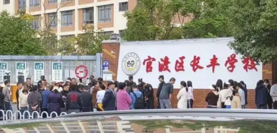 昆明官渡区长丰学校食堂臭猪肉“风波”，谁之责？