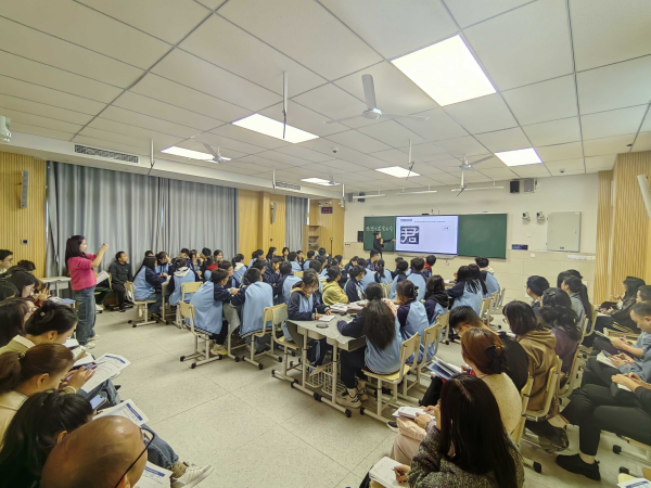 “艺”彩纷呈，点亮艺术之光——翠屏区第五届中小学骨干教师培养人选培训暨初中、高中课例展示研讨活动