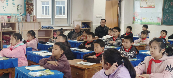 “视”以促教，“导”以致远——翠屏区师培中心到宗场镇中心小学校开展教育教学常规视导