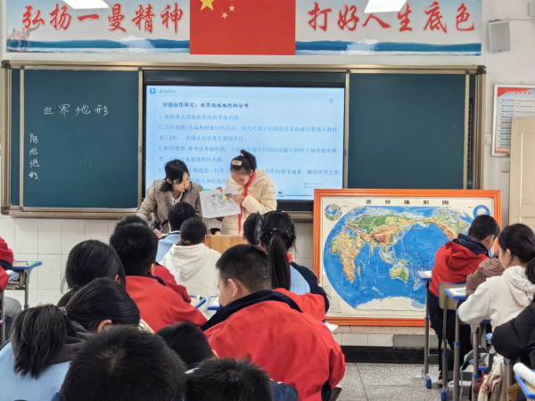 课例研讨行致远，聚力前行共成长