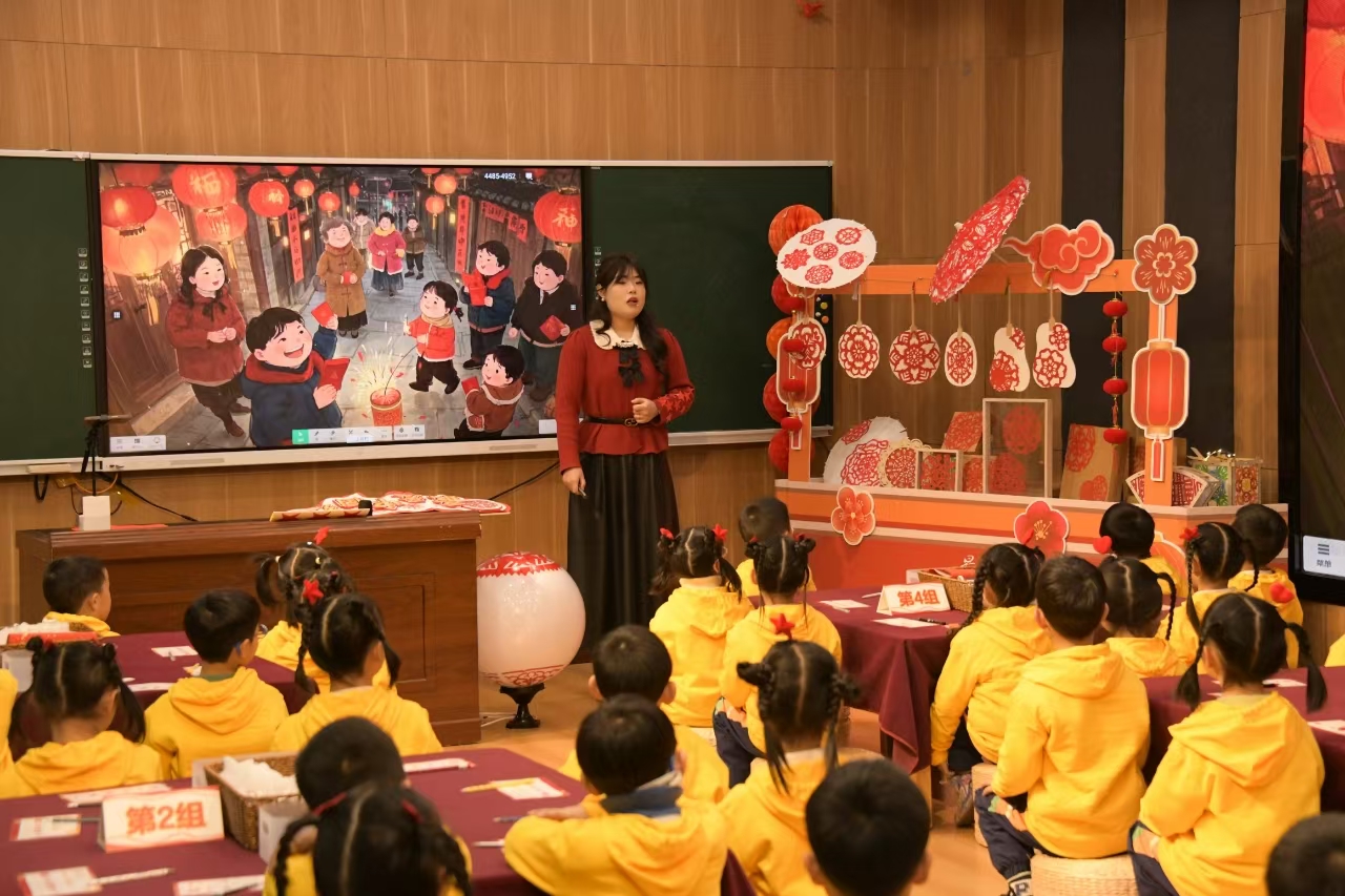 翠屏美术师才显斩获头筹荣耀鸣 ——翠屏区中小学美术教师在宜宾市课堂教学大比武中荣获第一名