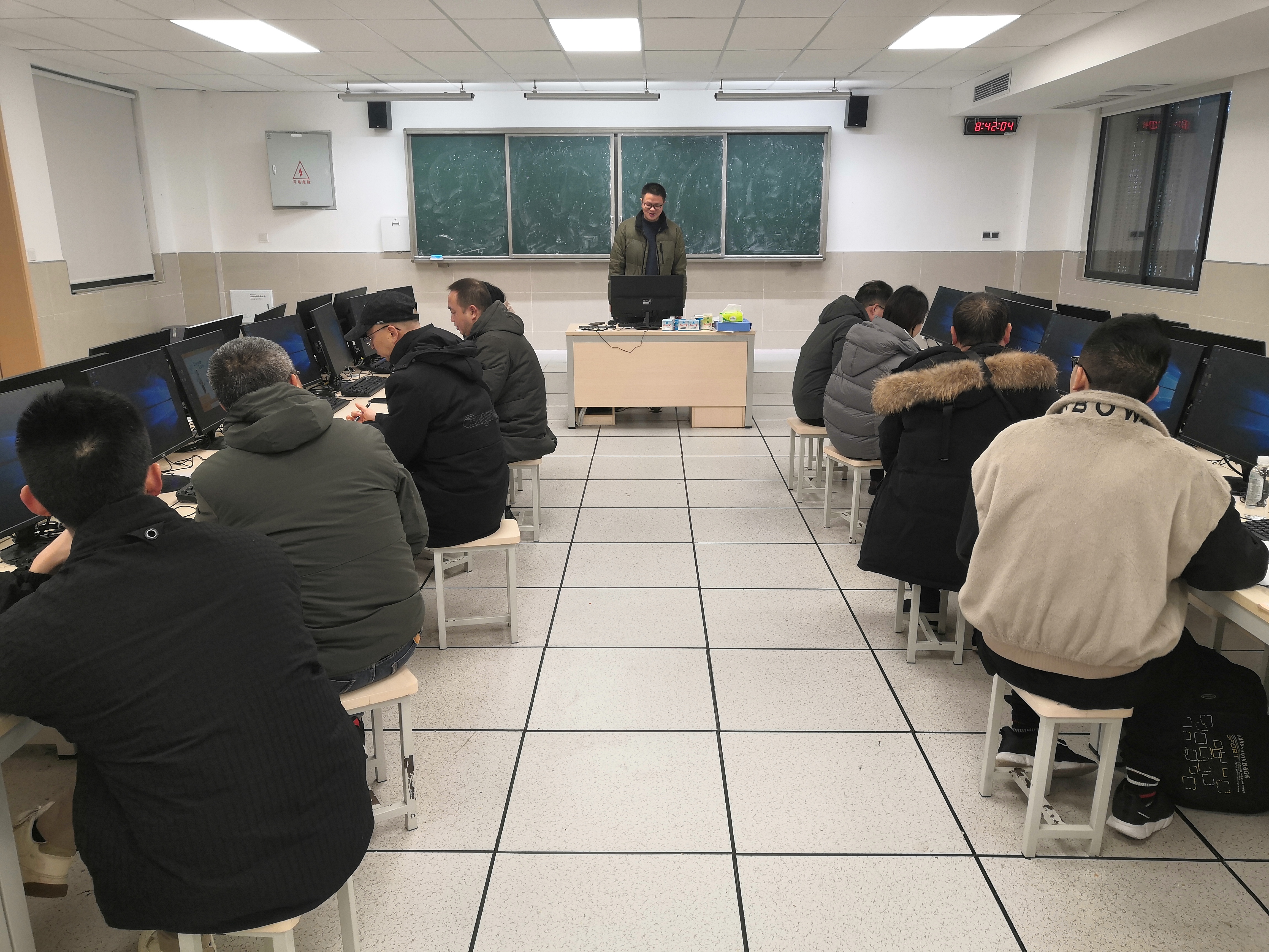 聚焦数据计算与人工智能教育赋能教学新征程 ——翠屏区高中信息技术新教材培训活动成功举办