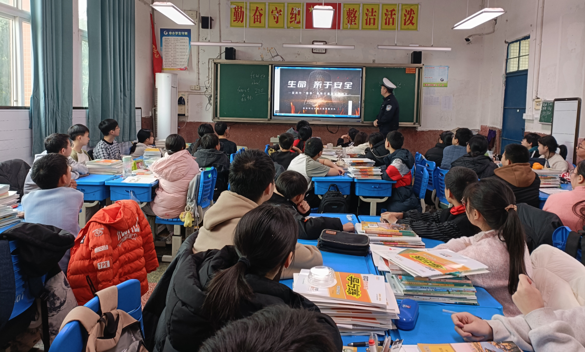 桂溪中学交通安全教育活动：守护校园出行安全