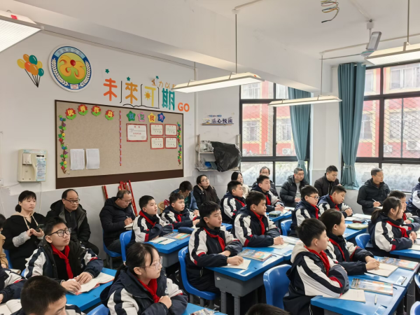 精准视导促提升 把脉问诊助发展——翠屏区师培中心赴宜宾市二中本部开展教育教学常规视导