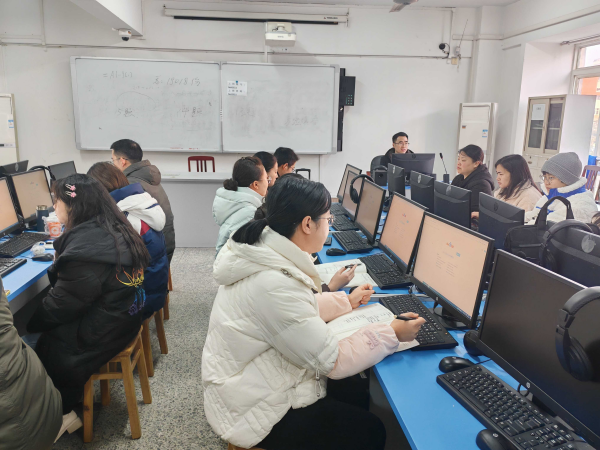 深挖数据分析 AI赋能教研——翠屏区召开初中历史专项能力提升培训暨课题推进会