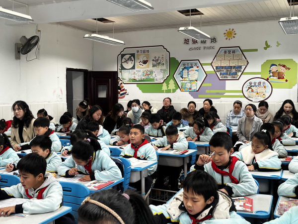 聚焦高效课堂 助力质量提升——翠屏区第一学区小学英语教学质量提升培训研讨活动