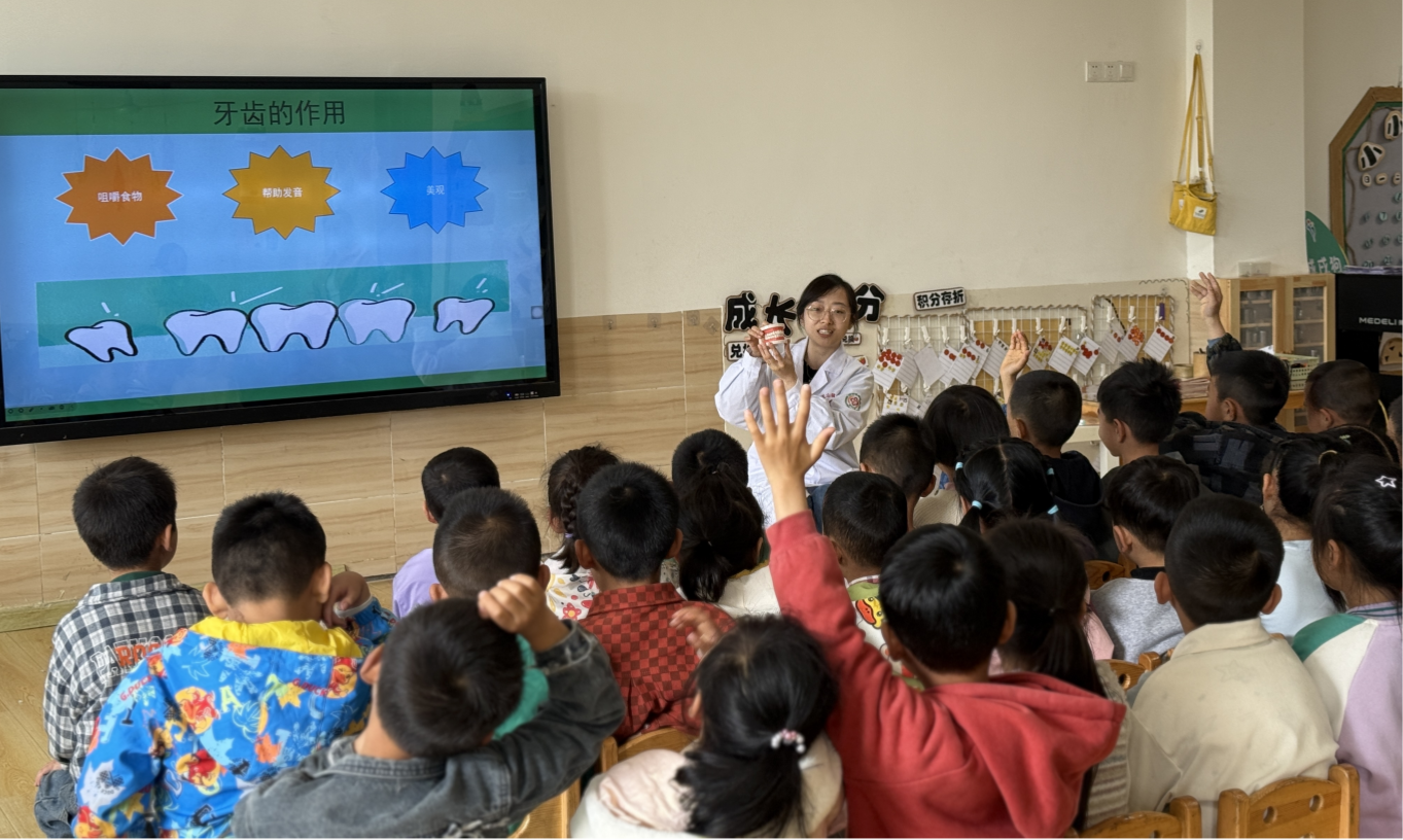 家园共育之家长进课堂                        ——保护牙齿、学会刷牙活动