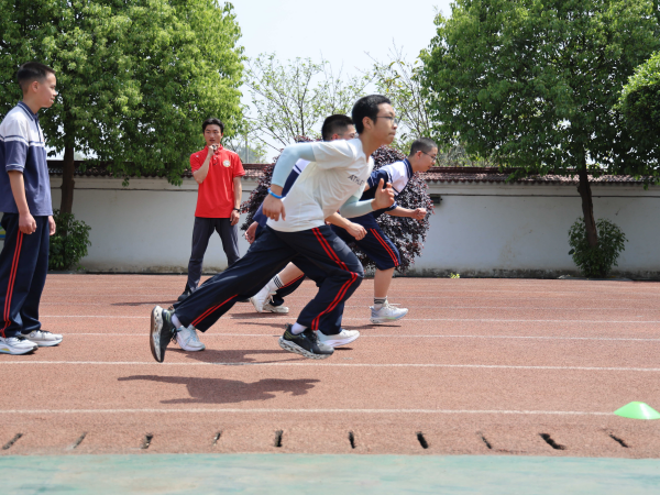 运动场上展风采 开启教学新篇章——记翠屏区2024年新入职体育教师课堂考核