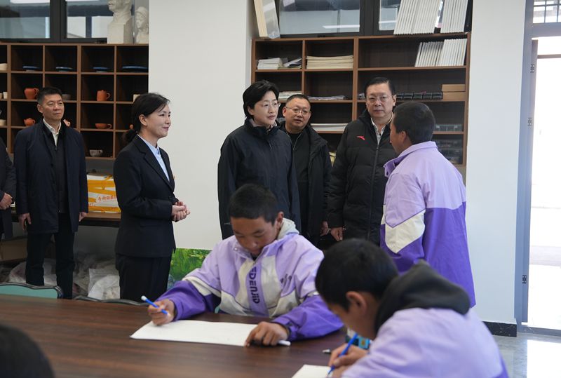 施小琳在阿坝州调研时强调  协同推进高水平保护高质量发展高效能治理  推动民族地区加快发展和长治久安 